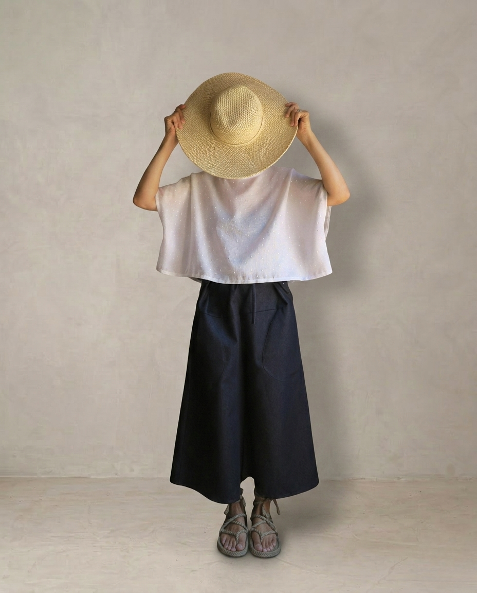 Camiseta blanca semitransparente
