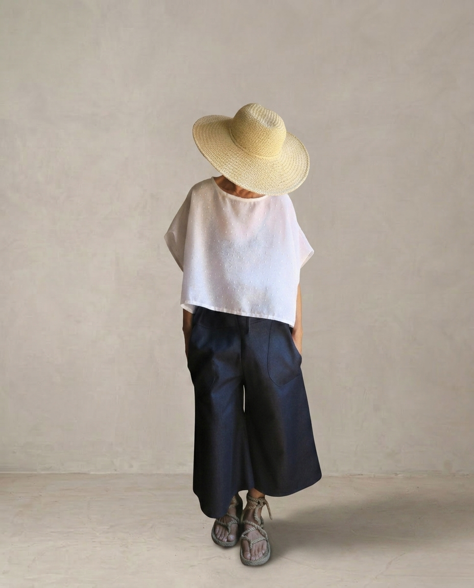 Camiseta blanca semitransparente
