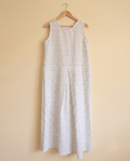 Vestido Blanco con Sutil Cuadro