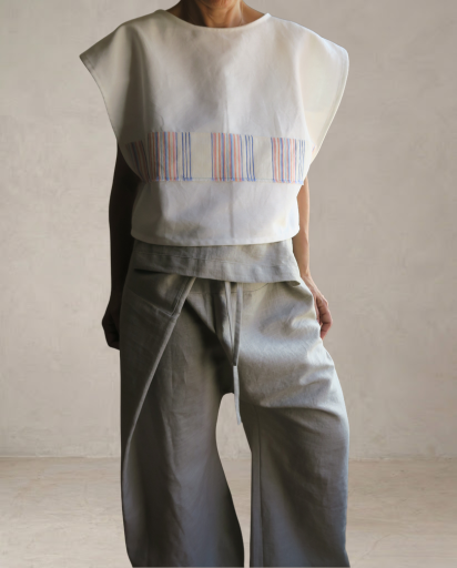 Top blanco con detalle central rayas