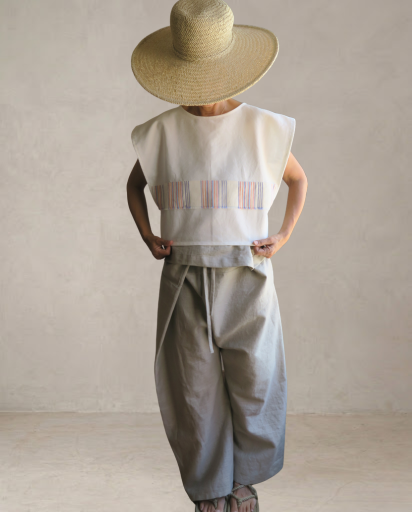 Top blanco con detalle central rayas