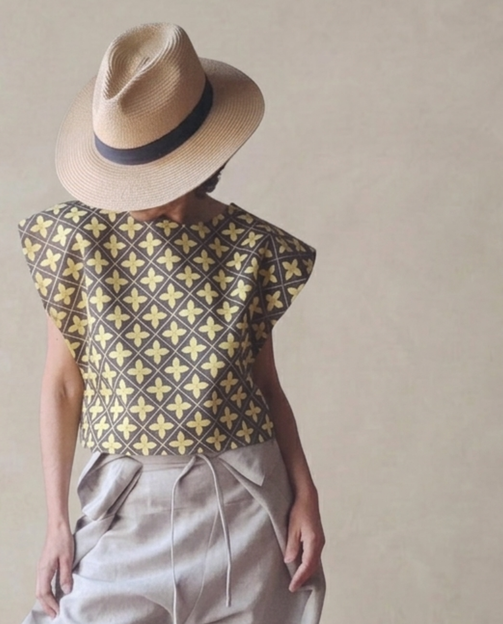 Top crop retro amarillo