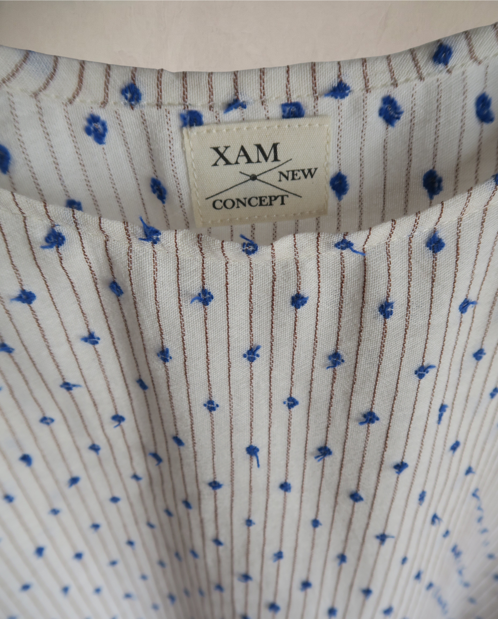 Camiseta tirantes blanco lunares azules