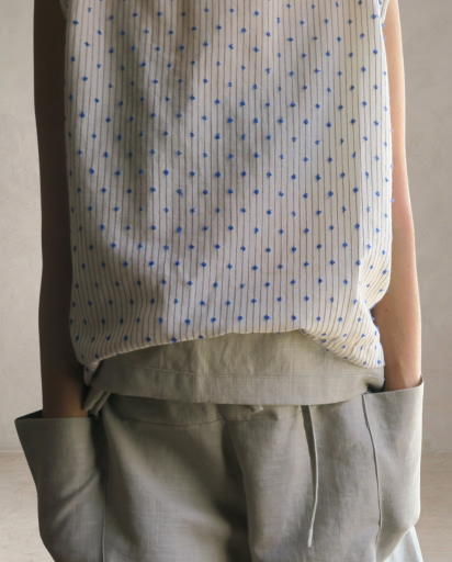 Camiseta tirantes blanco lunares azules