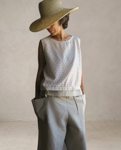 Camiseta tirantes blanco lunares azules