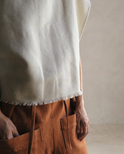 Top beige con flecos