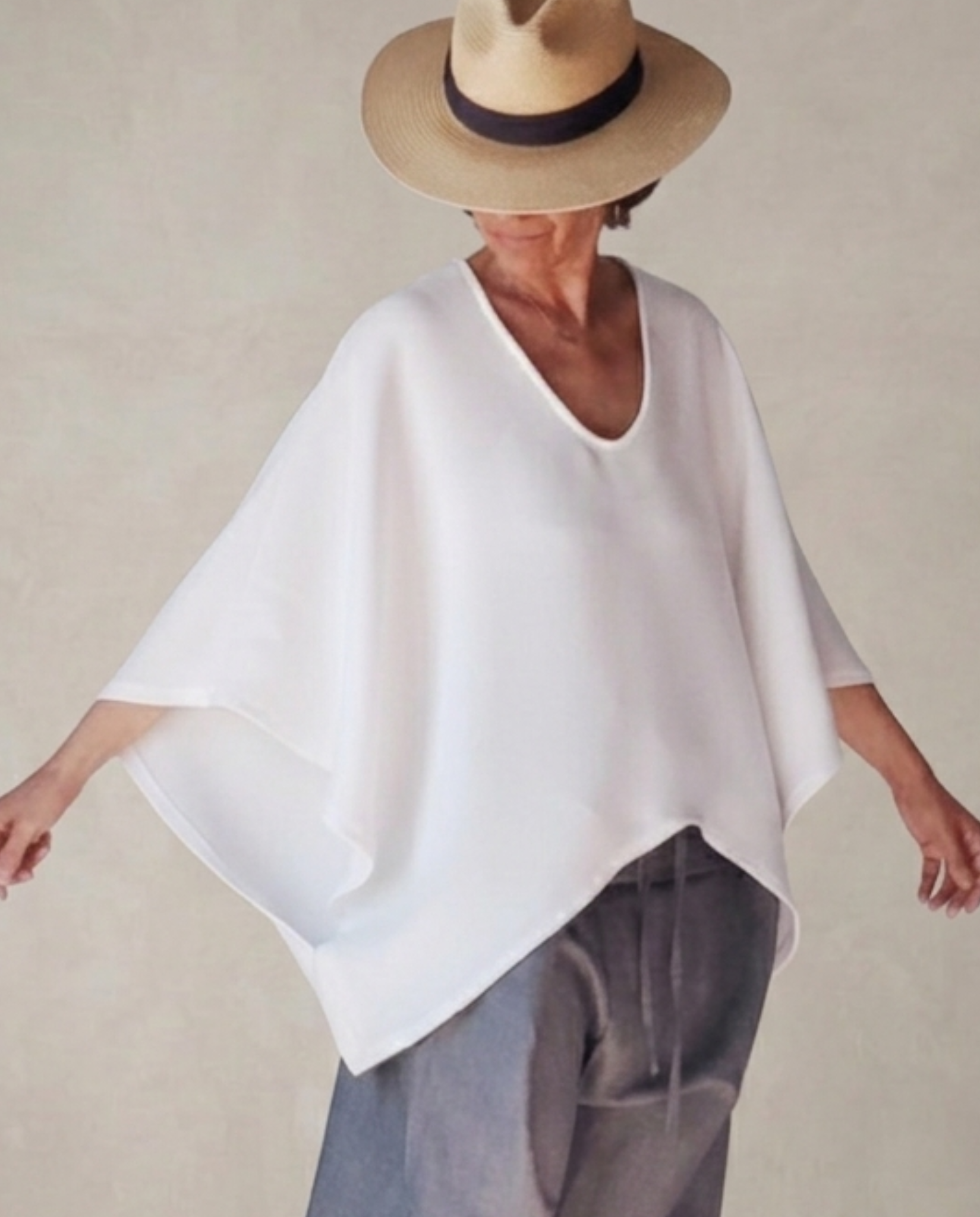 Blusa/ Poncho Blanco