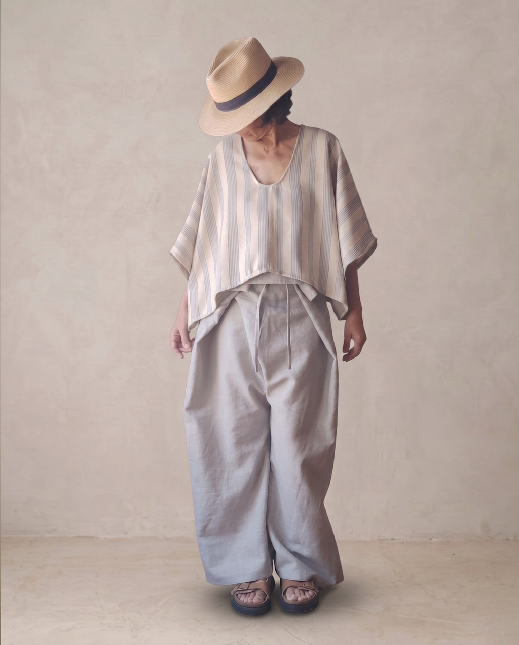 blusa/poncho beige/azul rayas