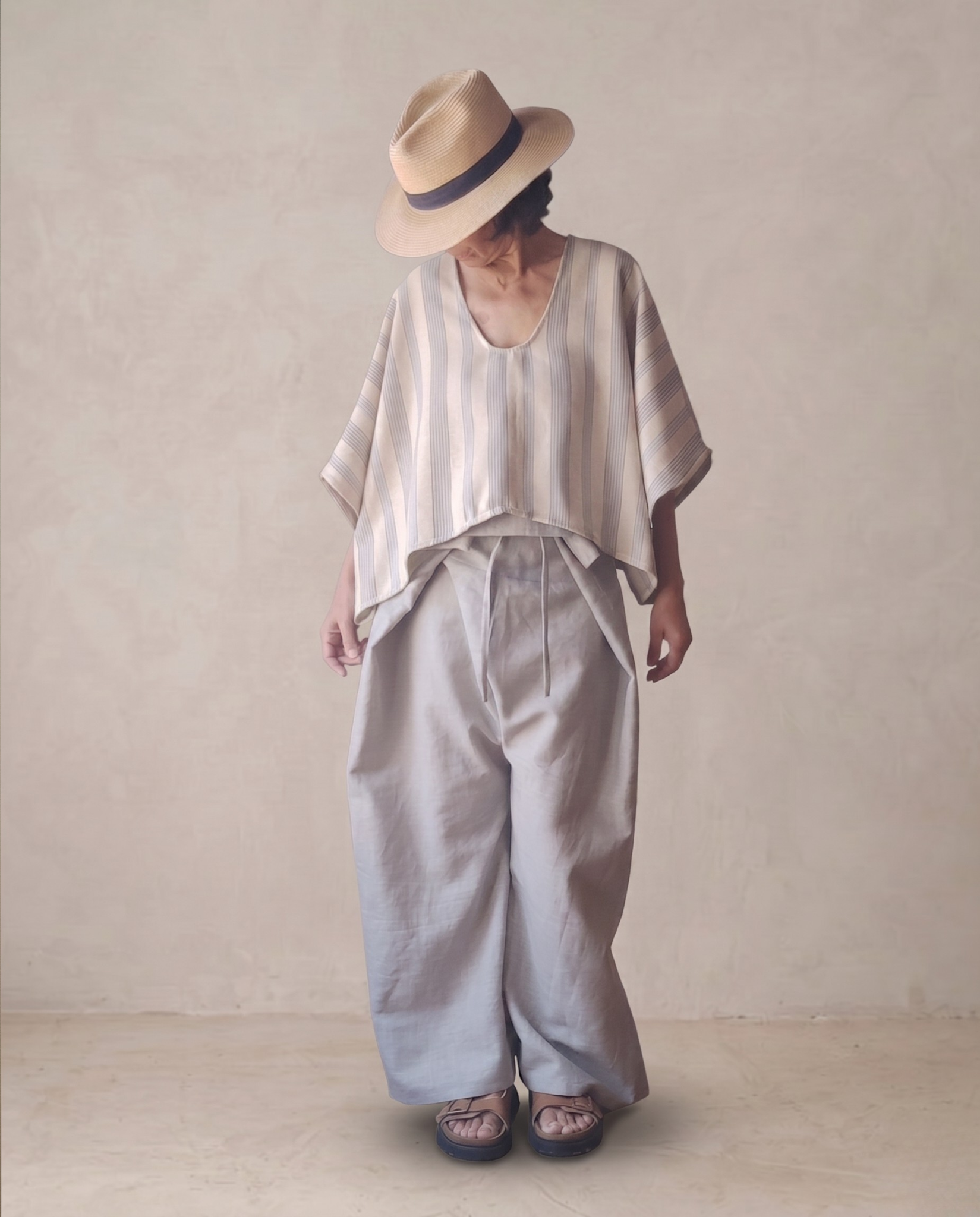 blusa/poncho beige/azul rayas