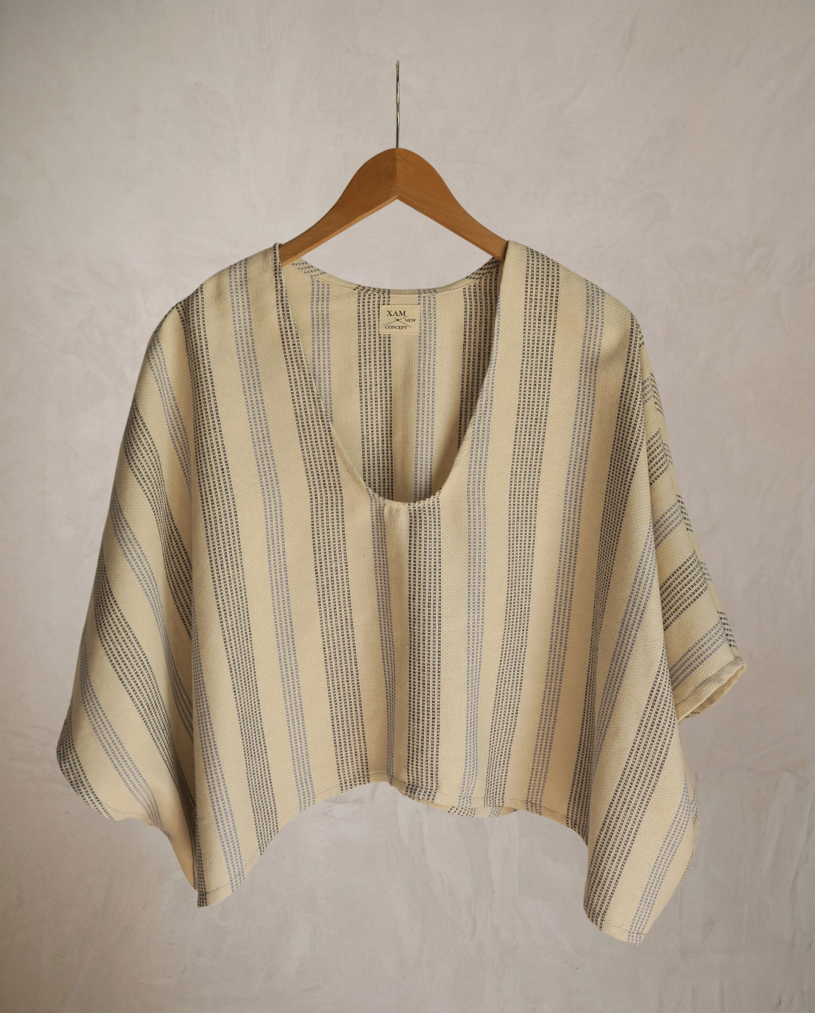 blusa/poncho beige/azul rayas